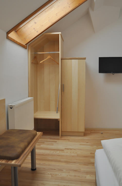 Hotel Almtalerhof Traun Room photo