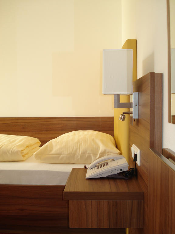 Hotel Almtalerhof Traun Room photo