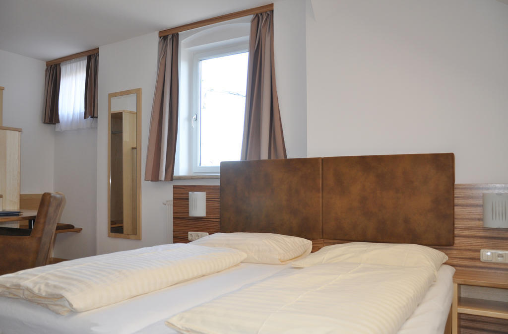 Hotel Almtalerhof Traun Room photo